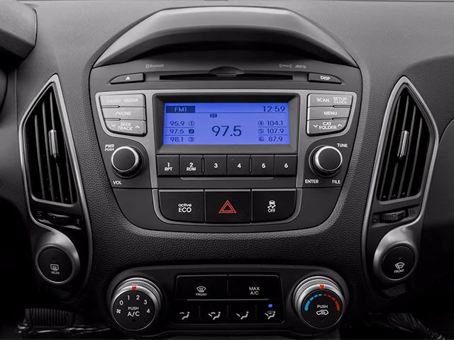 Used 2014 White Hyundai SE image 12
