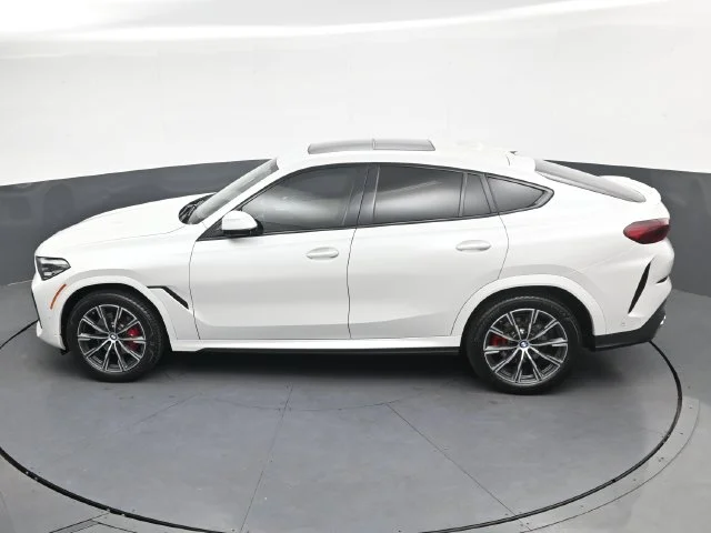 Used 2021 White BMW sDrive40i image 29