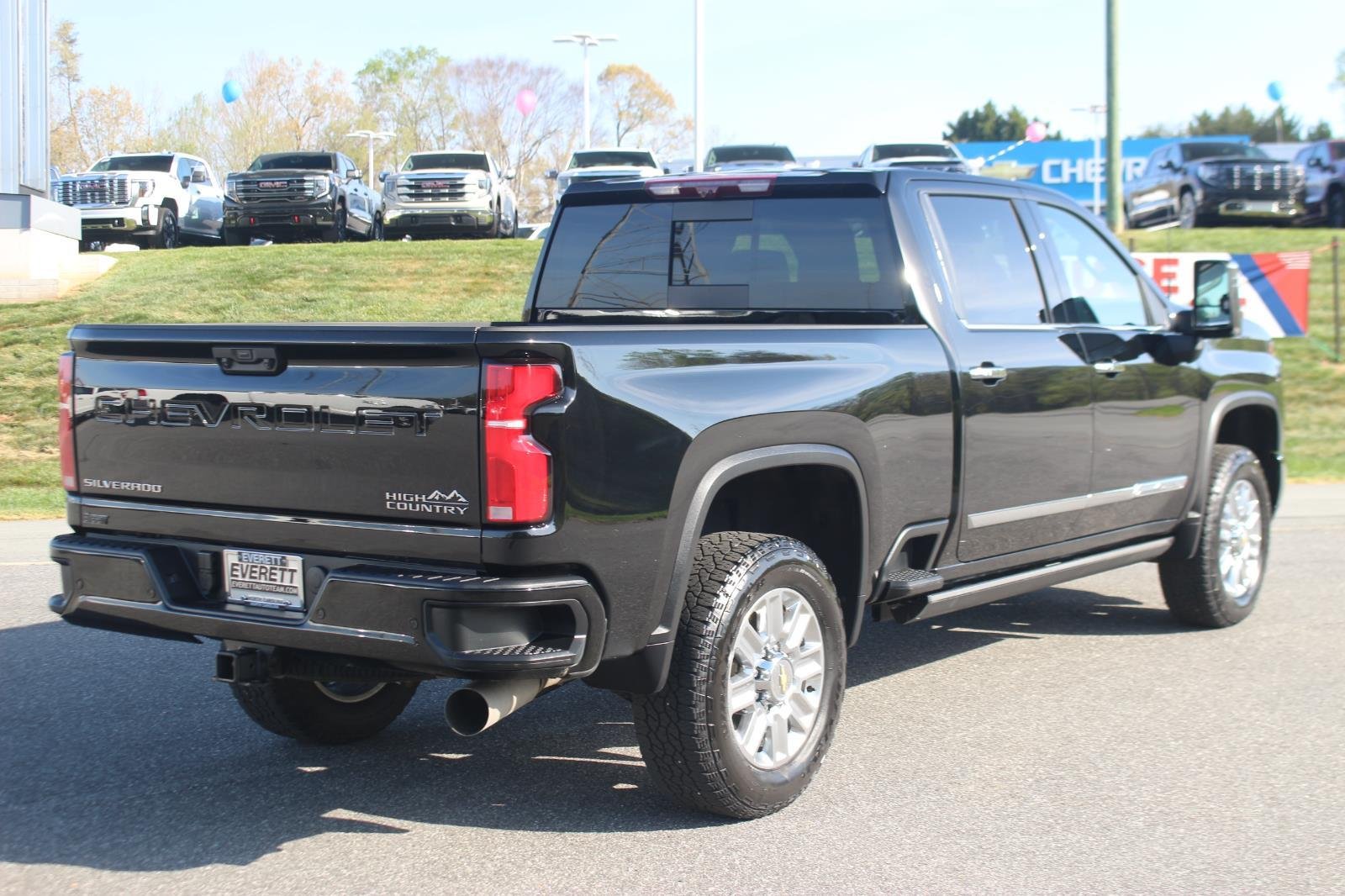 Used 2025 Black Chevrolet High Country image 7