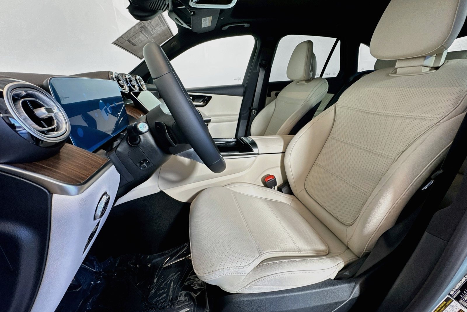 New 2026 Verde Silver Metallic Mercedes-Benz GLC 300 image 18