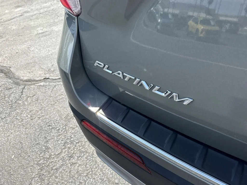 Used 2020 Green Ford Platinum image 33