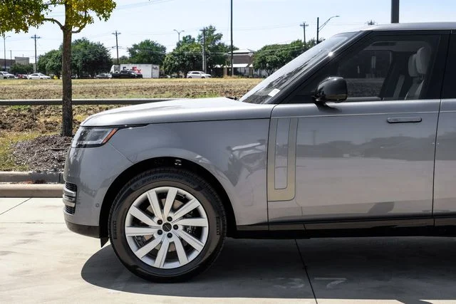 New 2026  Land Rover SE image 13