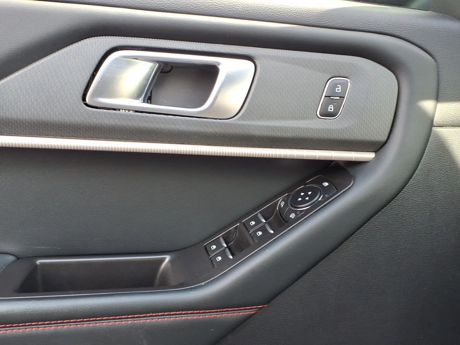 Used 2025 Black Metallic Ford ST-Line image 23