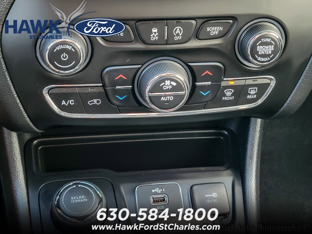 Used 2019 Sting-Gray Clearcoat Jeep Latitude Plus image 14