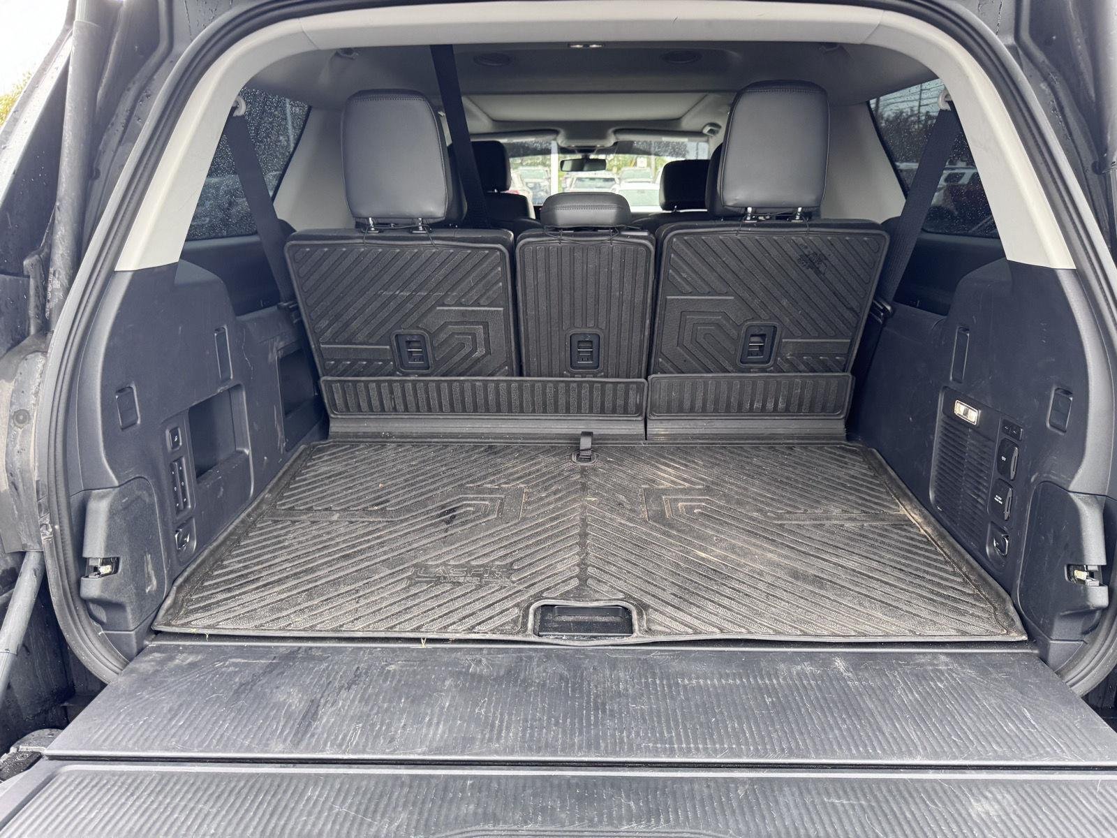 Used 2025 Dark Matter Gray Metallic Ford Active image 8