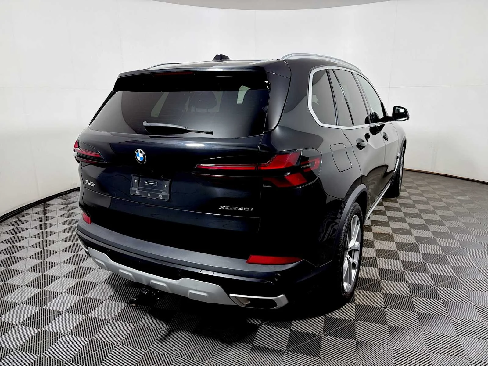 Certified Used 2024 Black Sapphire Metallic BMW xDrive40i image 6