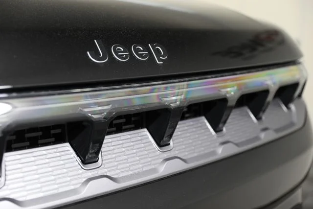New 2026 High Gloss Black Exterior Paint Jeep Limited Altitude image 28