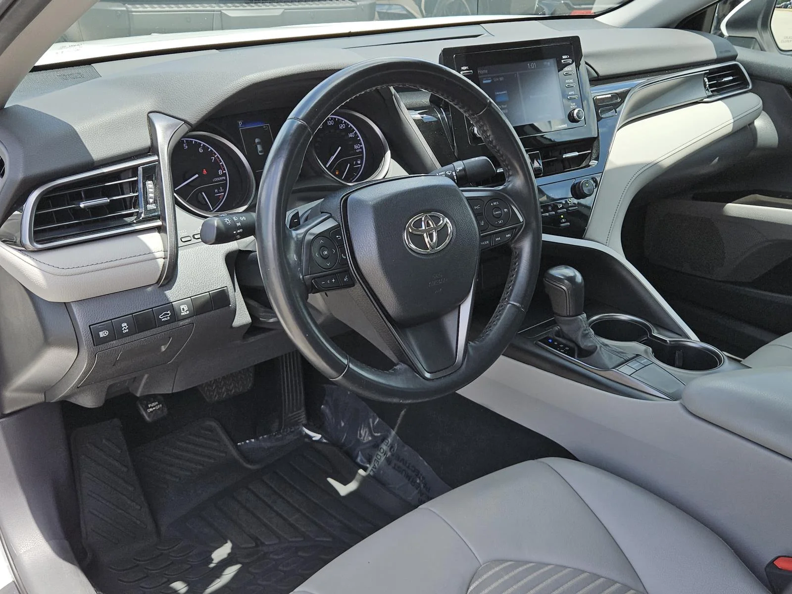 Used 2023 White Toyota SE Auto (Natl) image 26