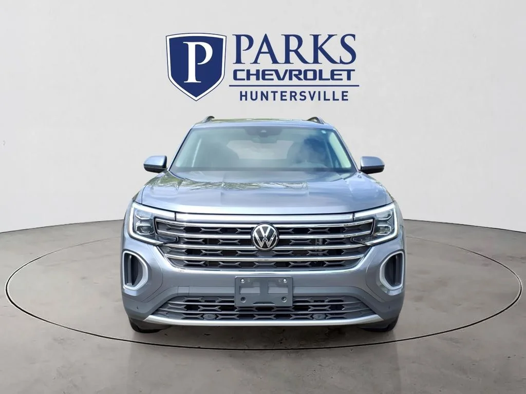 Used 2024  Volkswagen 2.0T SE w/Technology image 2
