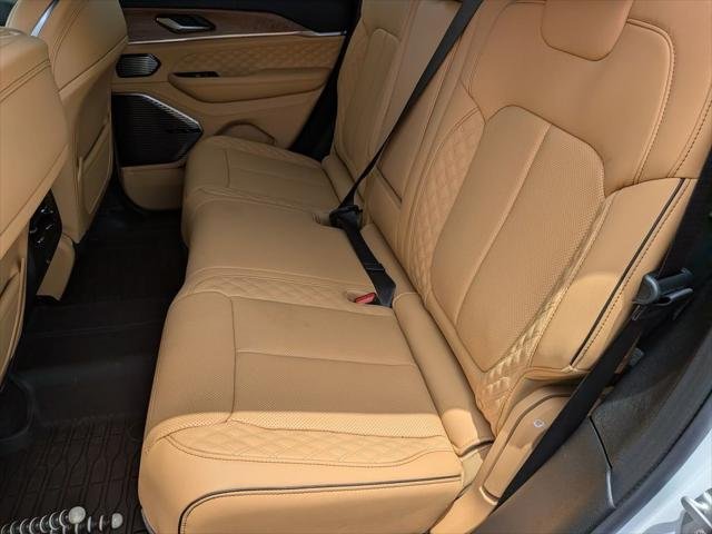 New 2026 Bright White Clear-Coat Exterior Paint Jeep Summit image 28
