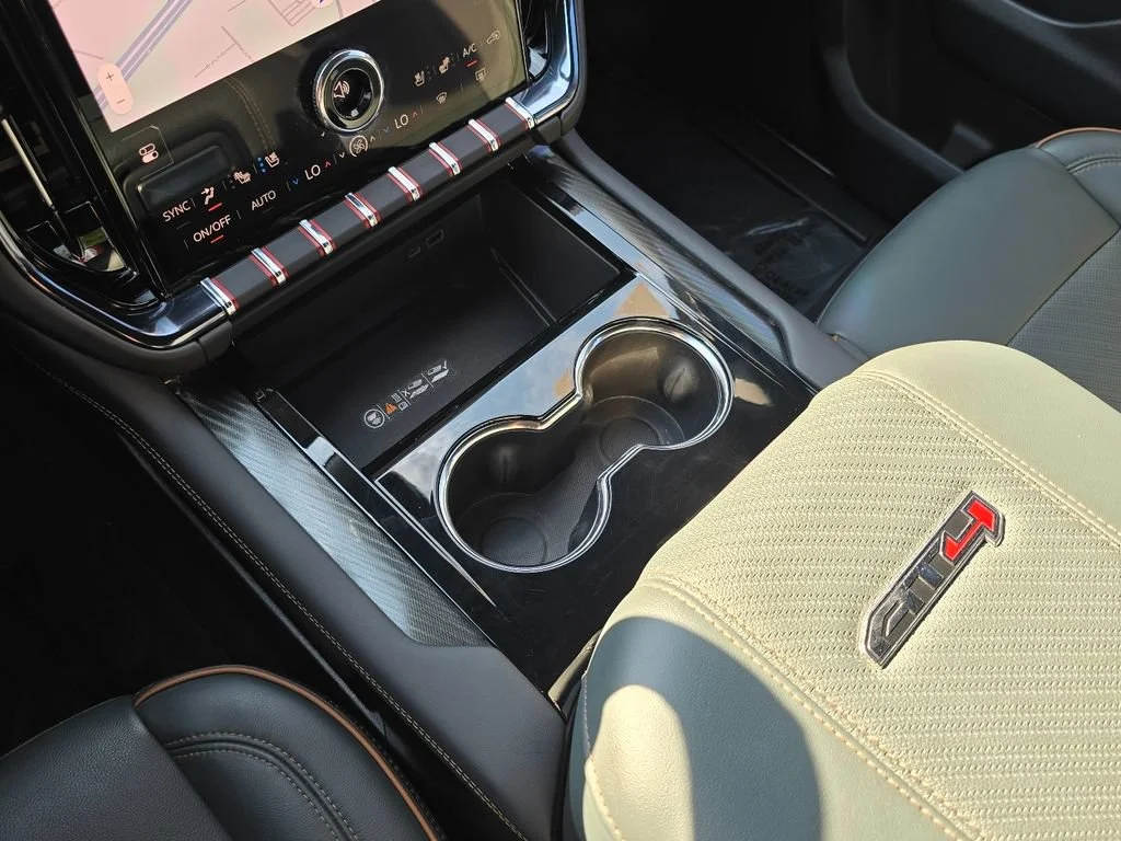 2025 GMC Yukon AT4 - Photo 17