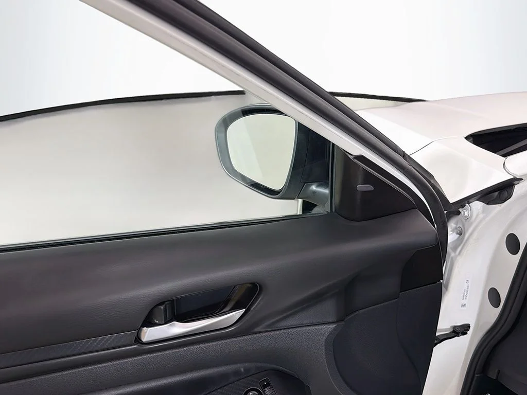 Used 2025 Glacier White Nissan 2.5 SV image 26