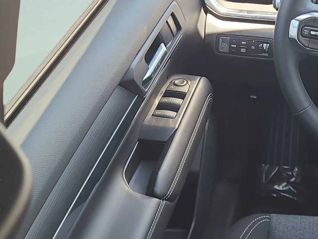 New 2026 Sterling Metallic GMC Elevation image 19