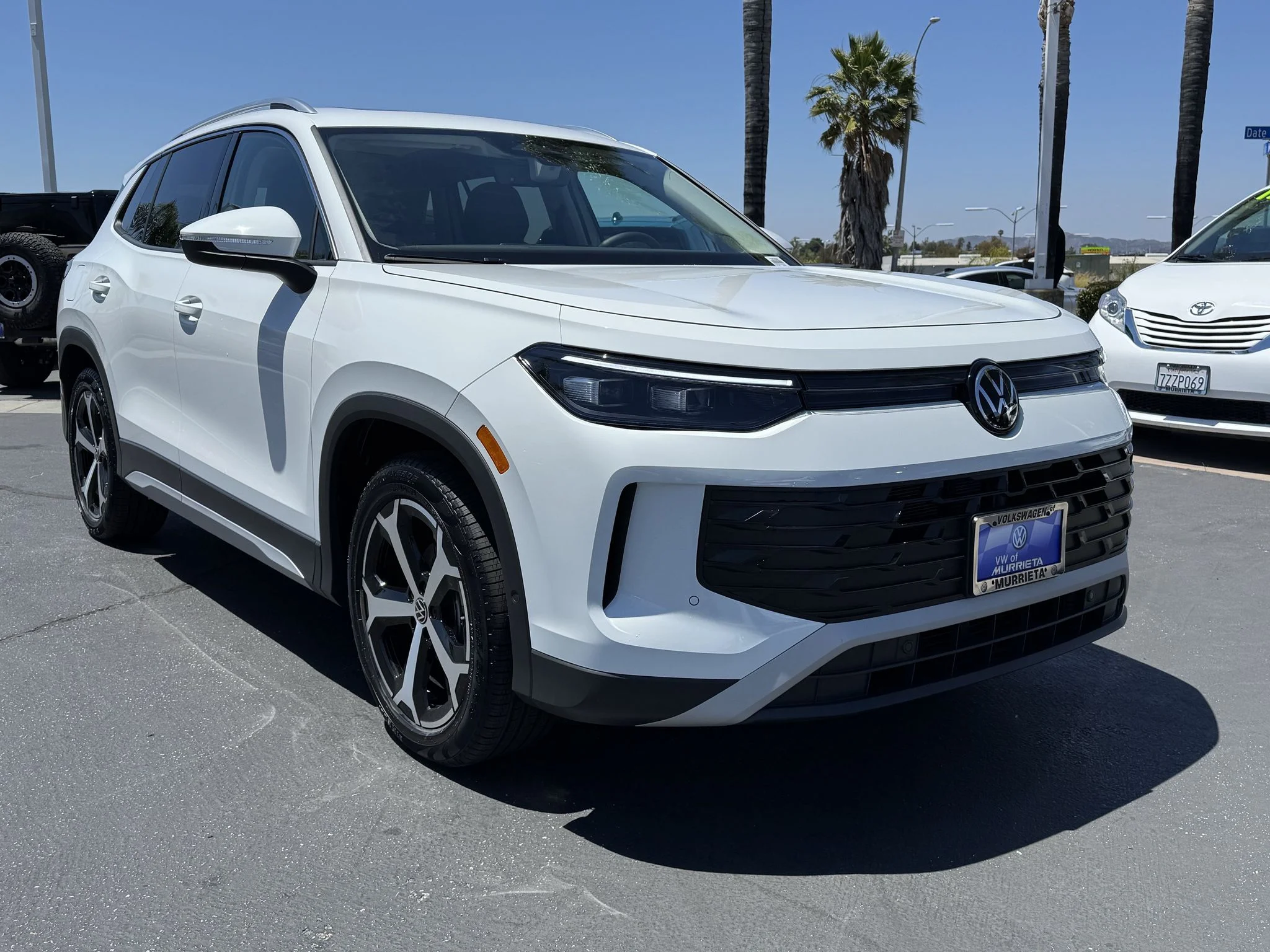 New 2026 Pure White Volkswagen SE image 1