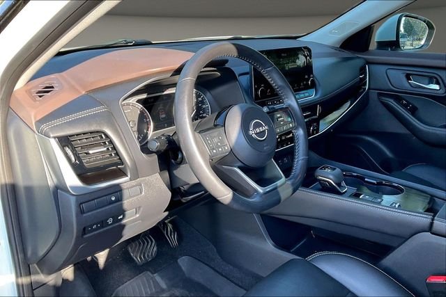 Used 2023 White Nissan SL image 12