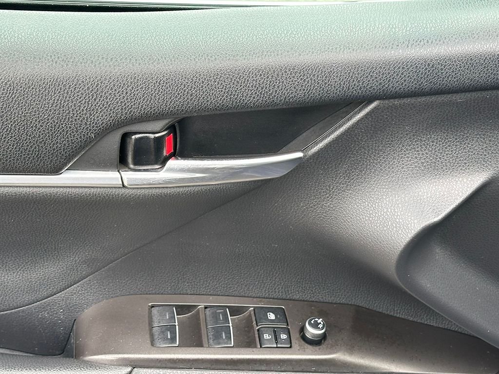 Used 2022  Toyota XSE image 20