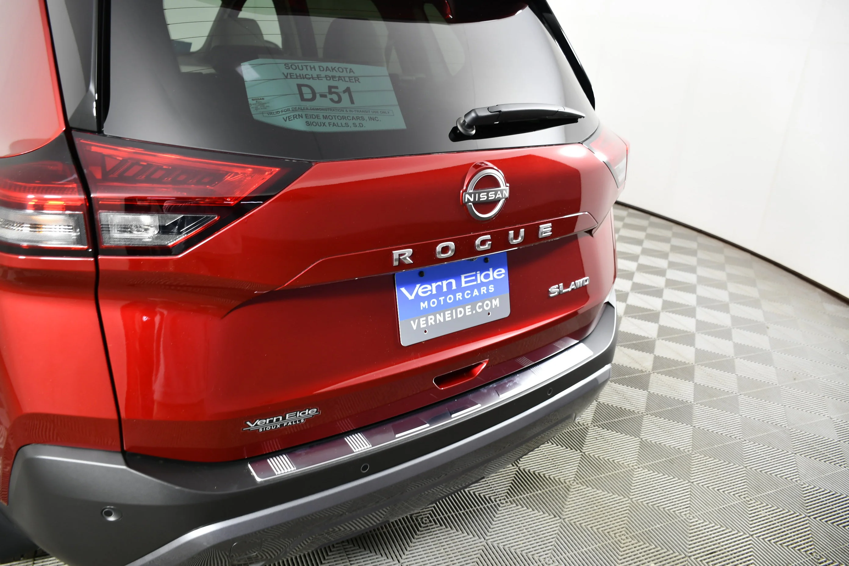 Used 2023 Scarlet Ember Tintcoat Nissan SL image 15