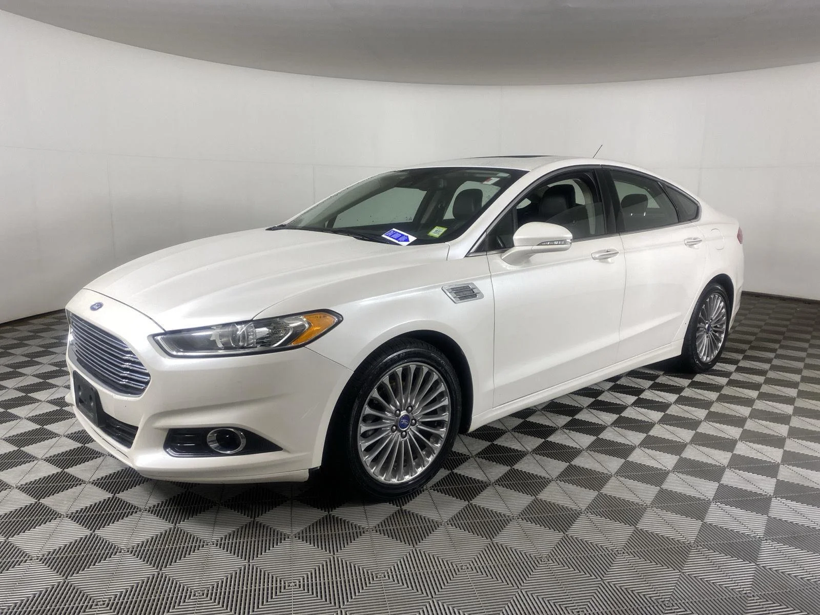 Used 2014 White Platinum Metallic Tri-Coat Ford Titanium image 5