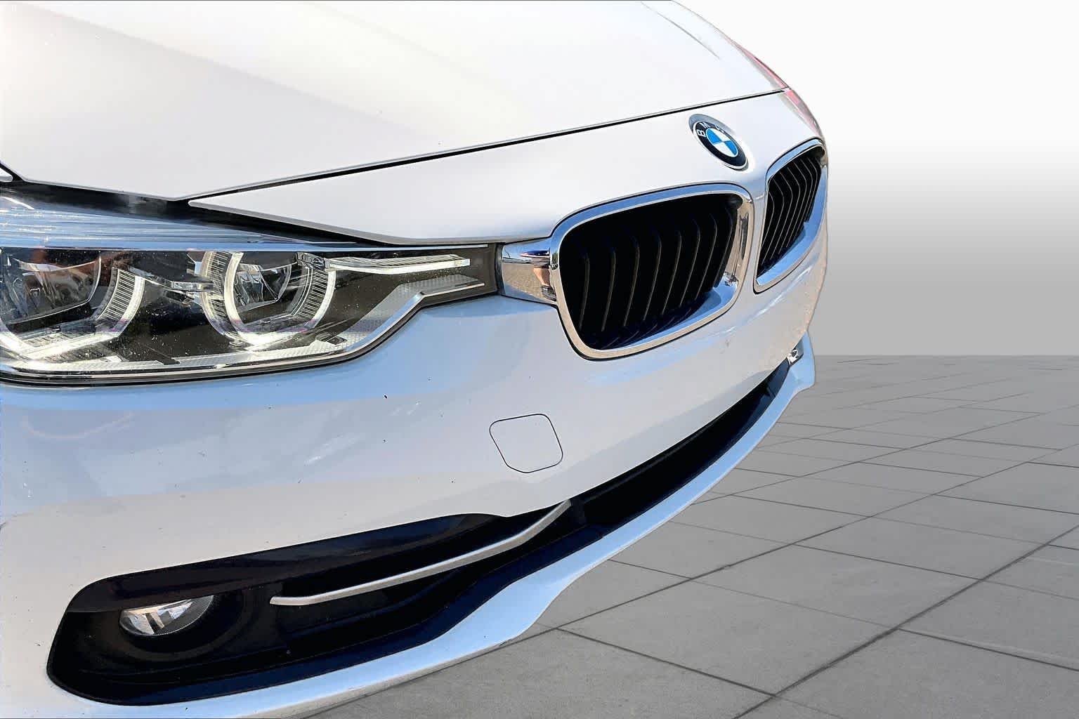Used 2018 Alpine White BMW 330i image 29