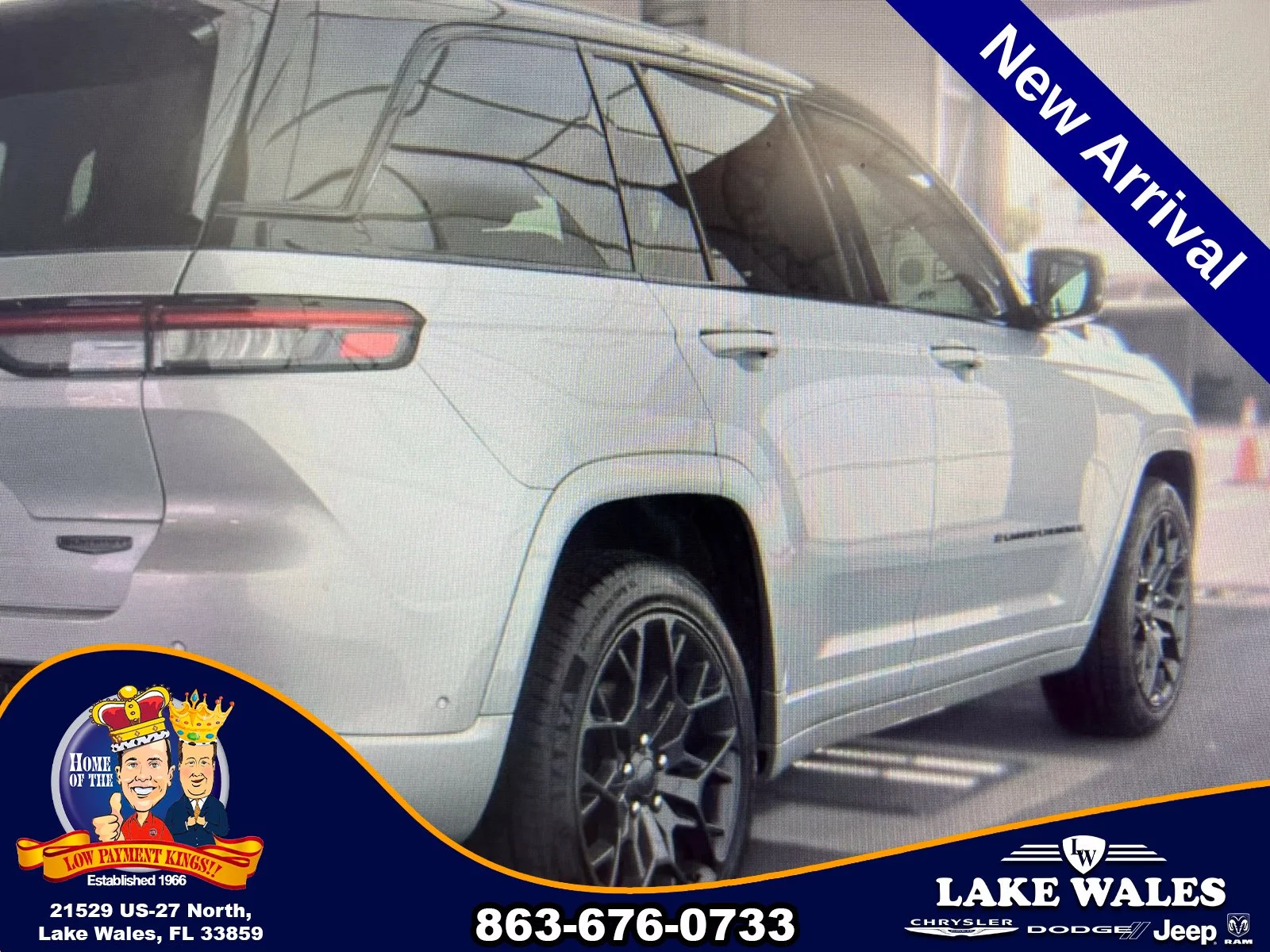 Used 2025 Silver Jeep Summit image 3