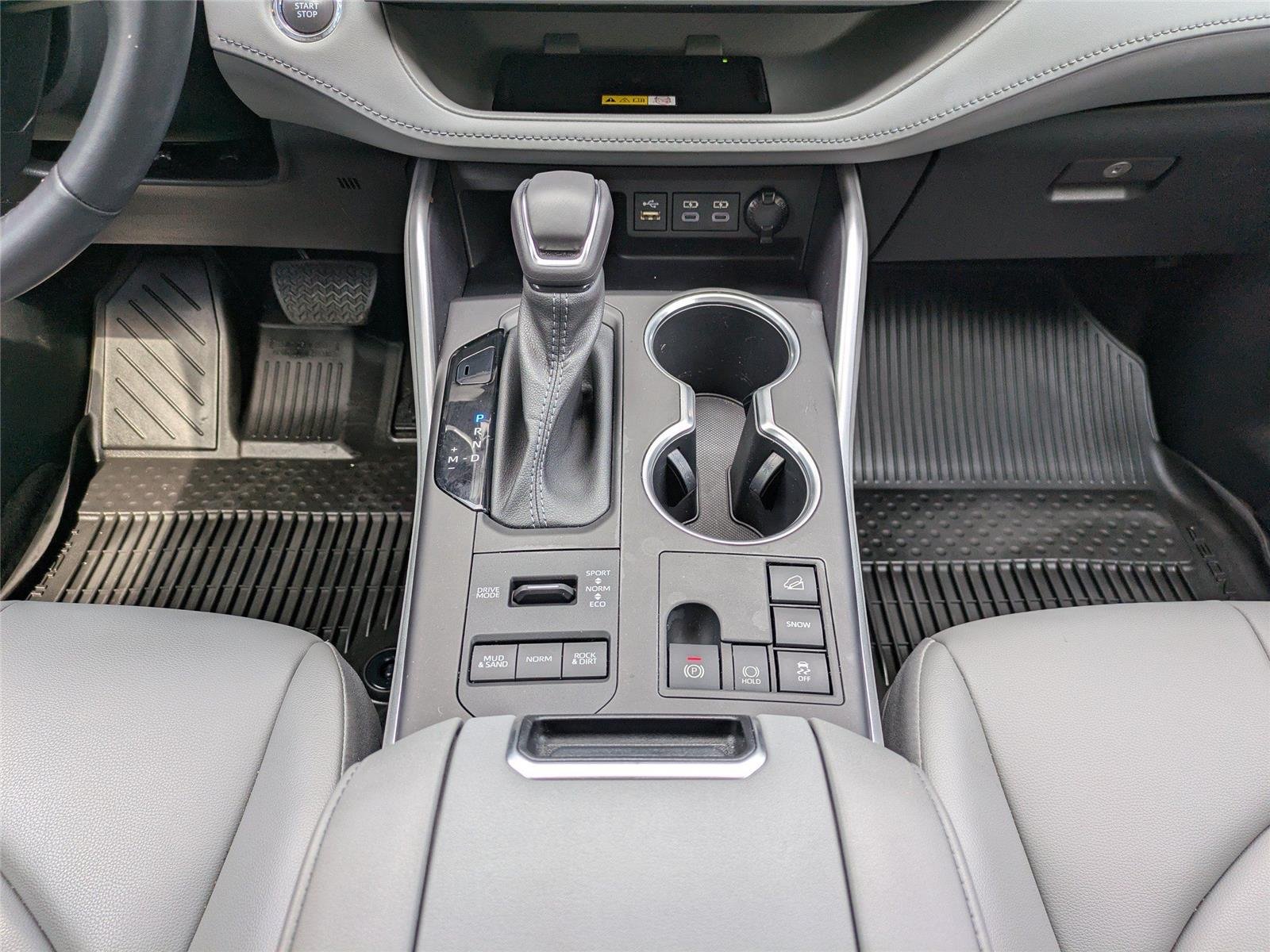 Used 2023 Midnight Black Metallic Toyota XLE image 19