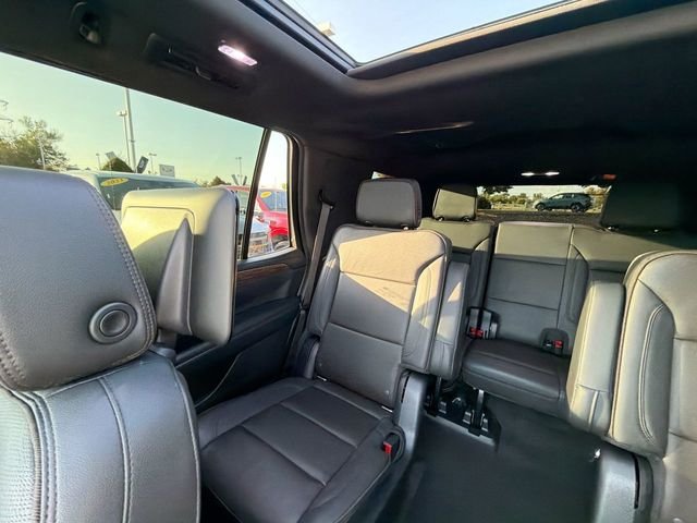 Used 2021  Chevrolet High Country image 13