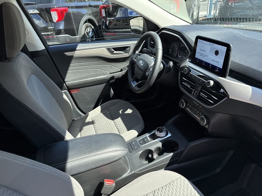 Used 2022 Gray Ford SE image 26