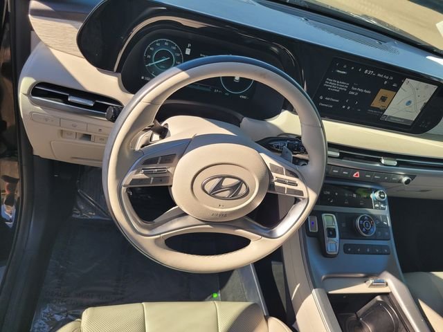 Used 2024 White Hyundai Calligraphy image 31
