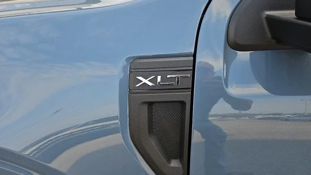 New 2026 Azure Gray Metallic Tri-Coat Ford XLT FWD image 23