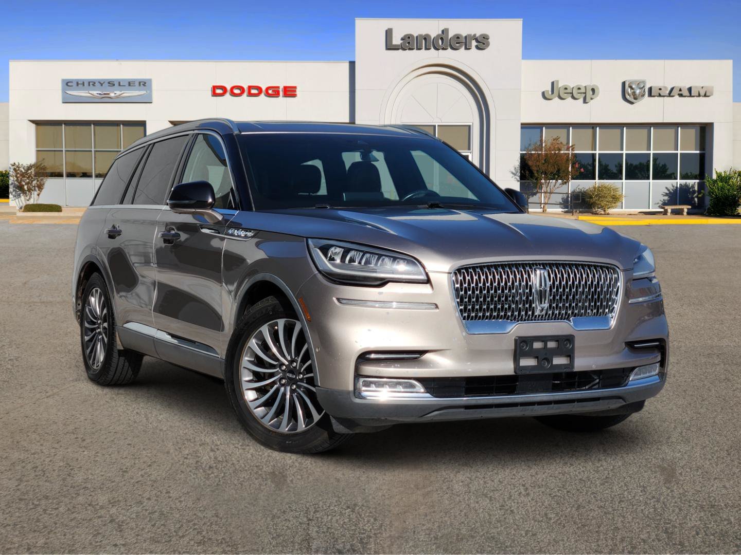 Used 2020 Iced Mocha Metallic Premium Colorant Lincoln Reserve image 1
