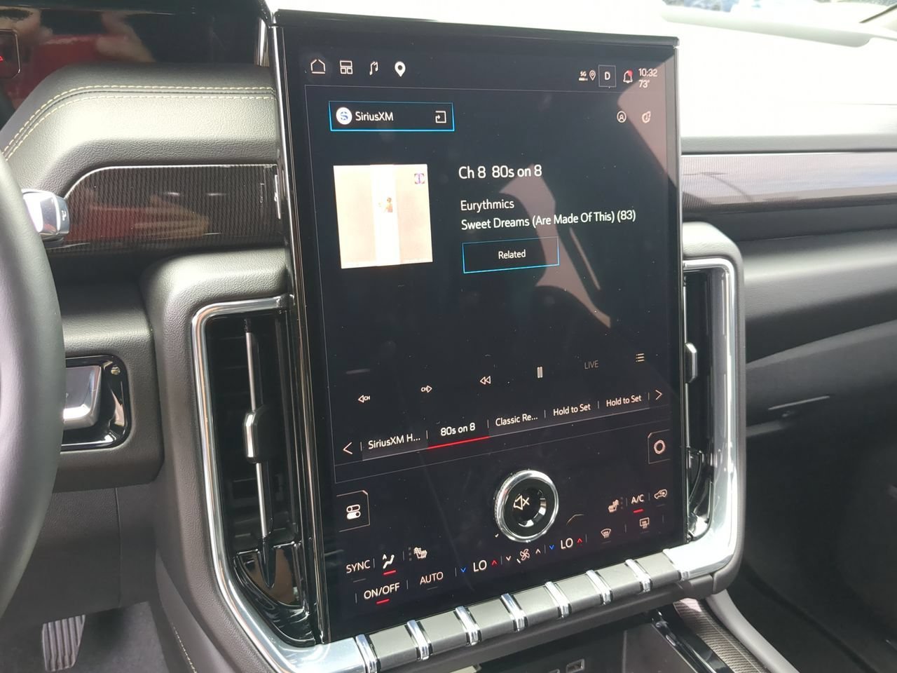 Used 2025 Summit White GMC Elevation image 13