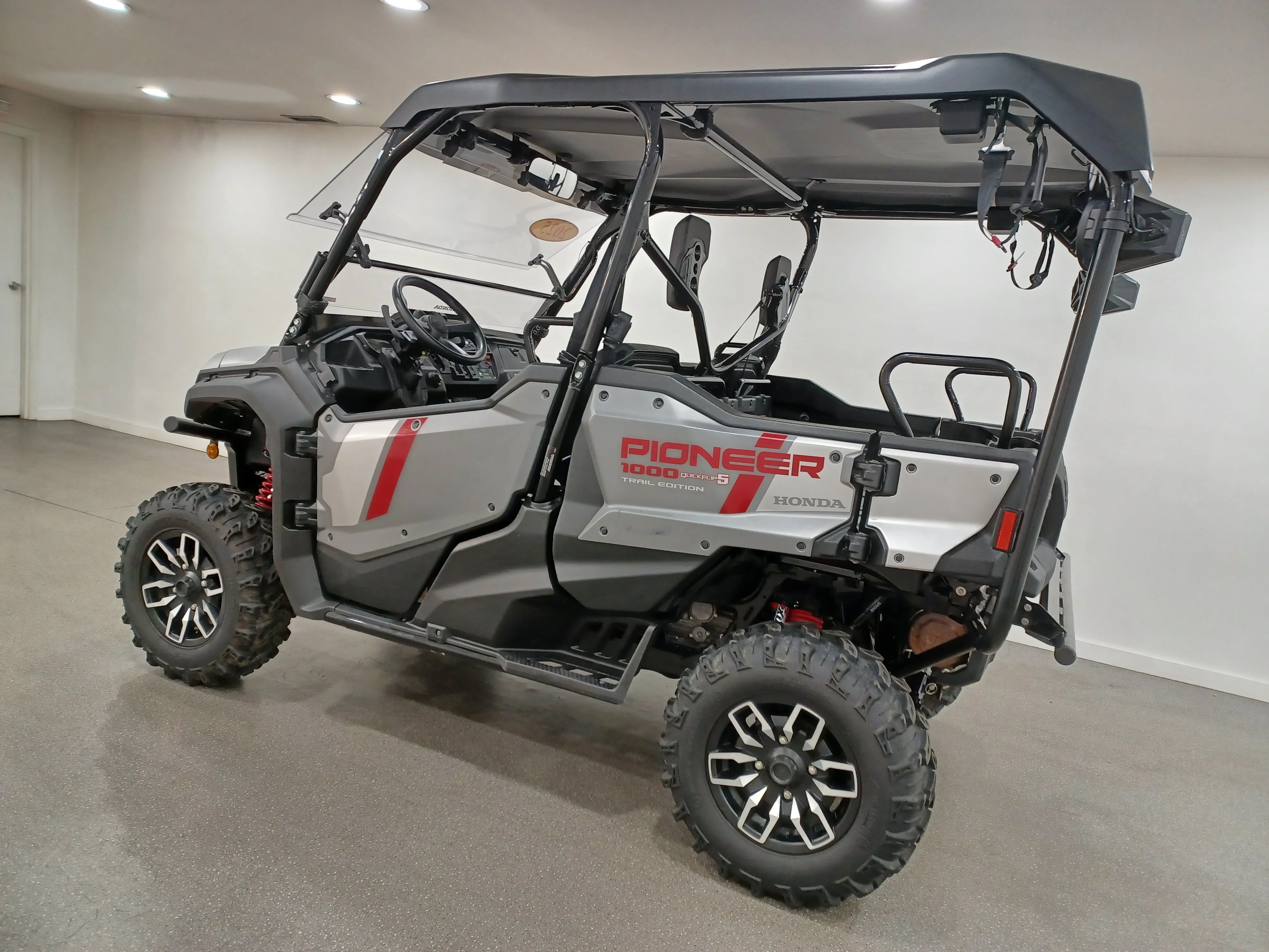 Used 2025 Matte Timberwolf Grey Metallic Honda Trail Special Edition*1000cc Engine | 6spd DCT | i-4x4 | Fox Shocks | SSV Works Audio | WARN Winch image 7