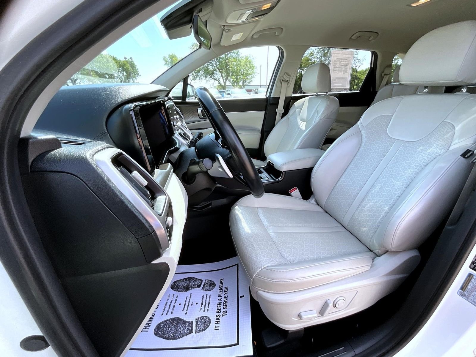 Used 2021 White Kia S image 11