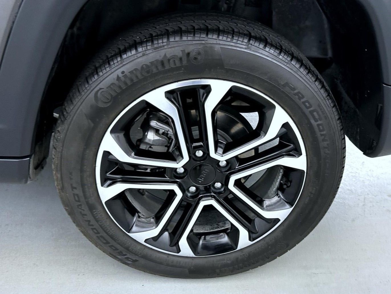 Used 2023 Gray Jeep Limited image 23