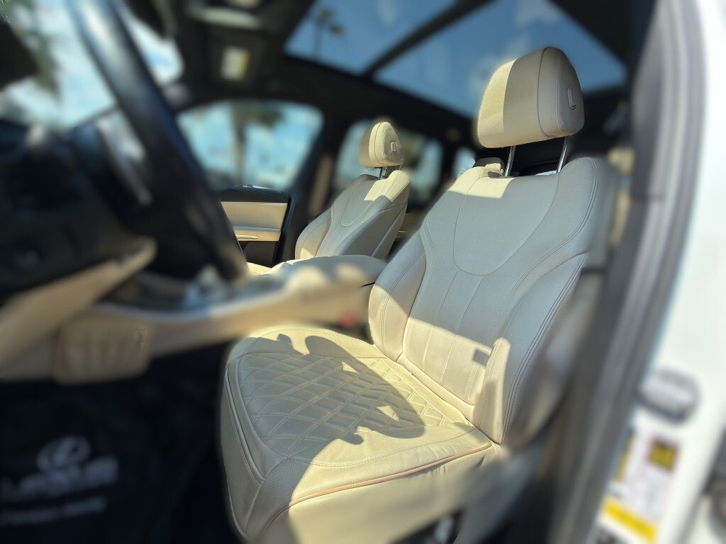Used 2019 WHITE BMW xDrive40i image 10