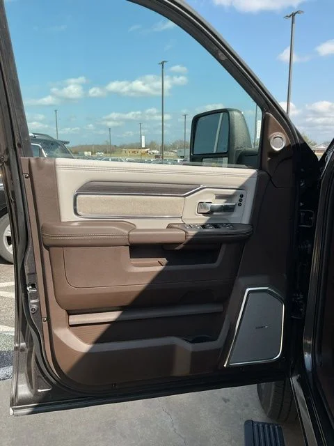 New 2026 Granite Crystal Metallic Clear-Coat Exterior Paint RAM Laramie image 9