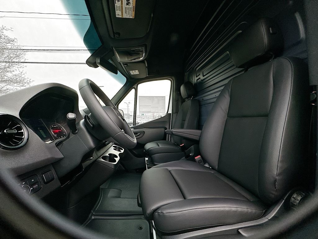 Used 2025 White Mercedes-Benz Cargo 144 WB image 18