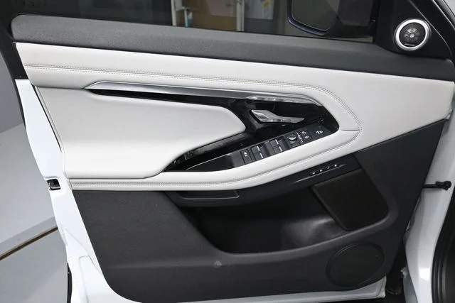 Used 2020  Land Rover First Edition image 13