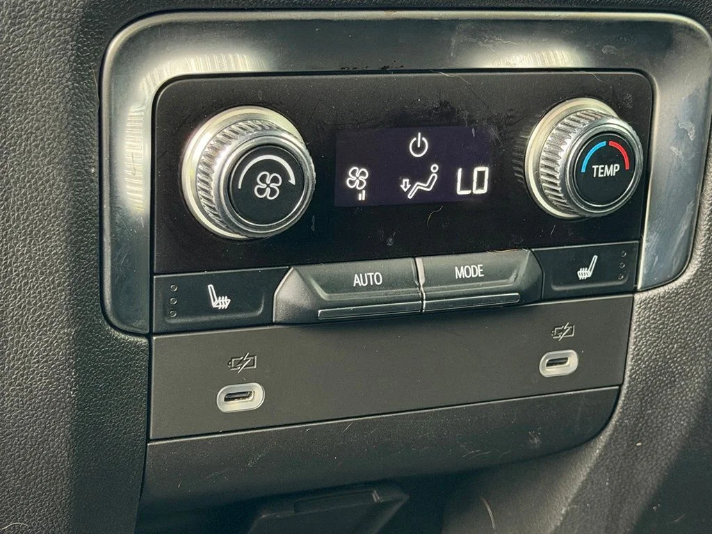Used 2023 Silver GMC Denali image 17