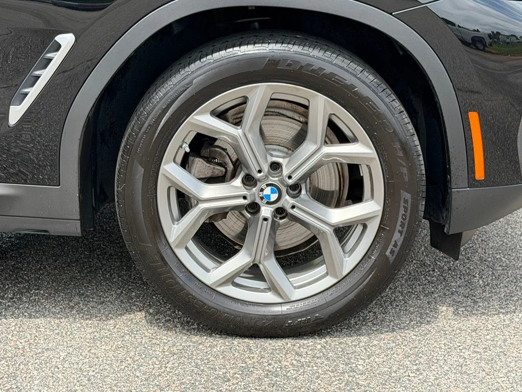 Used 2023 Black BMW sDrive30i image 30