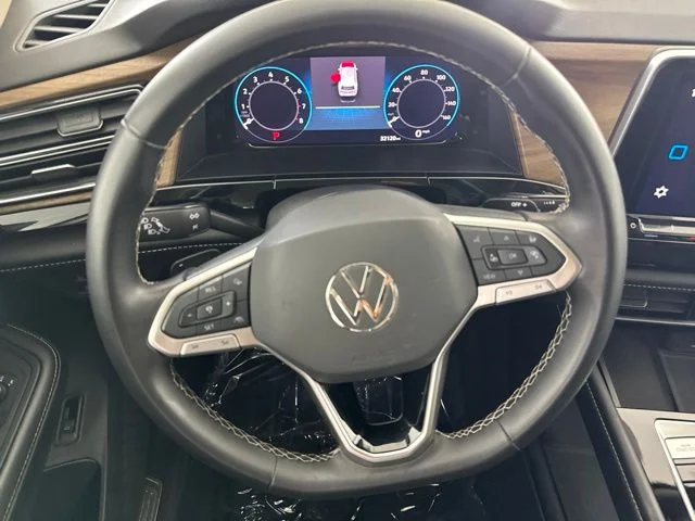 Used 2024  Volkswagen 2.0T SE w/Technology image 25