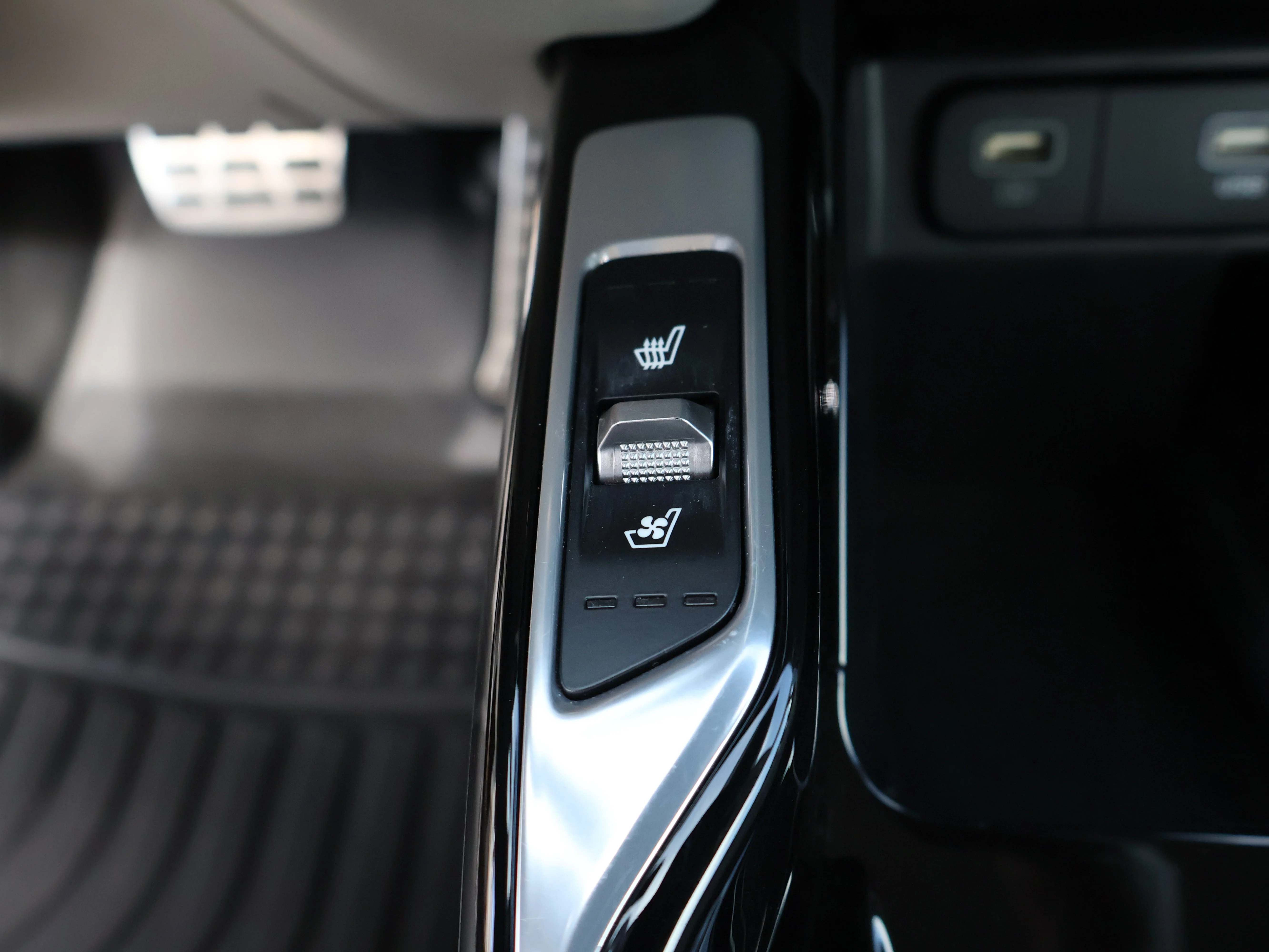 Used 2023 Aurora Black Kia SX Prestige image 36