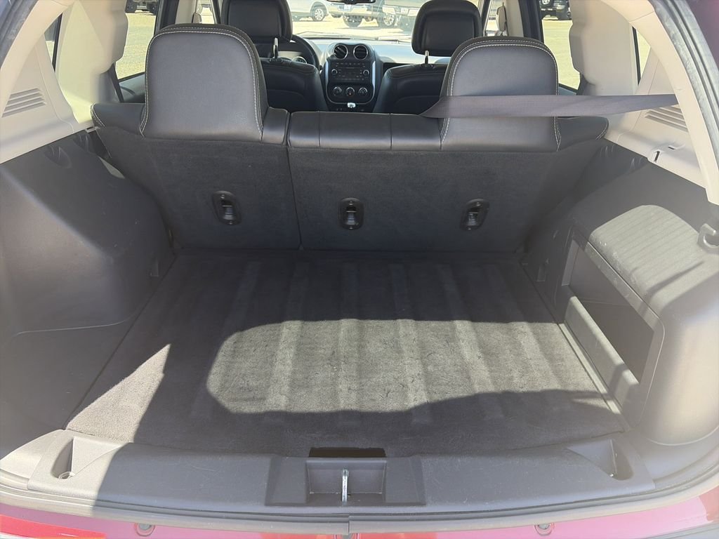 Used 2017 Red Jeep Latitude image 27