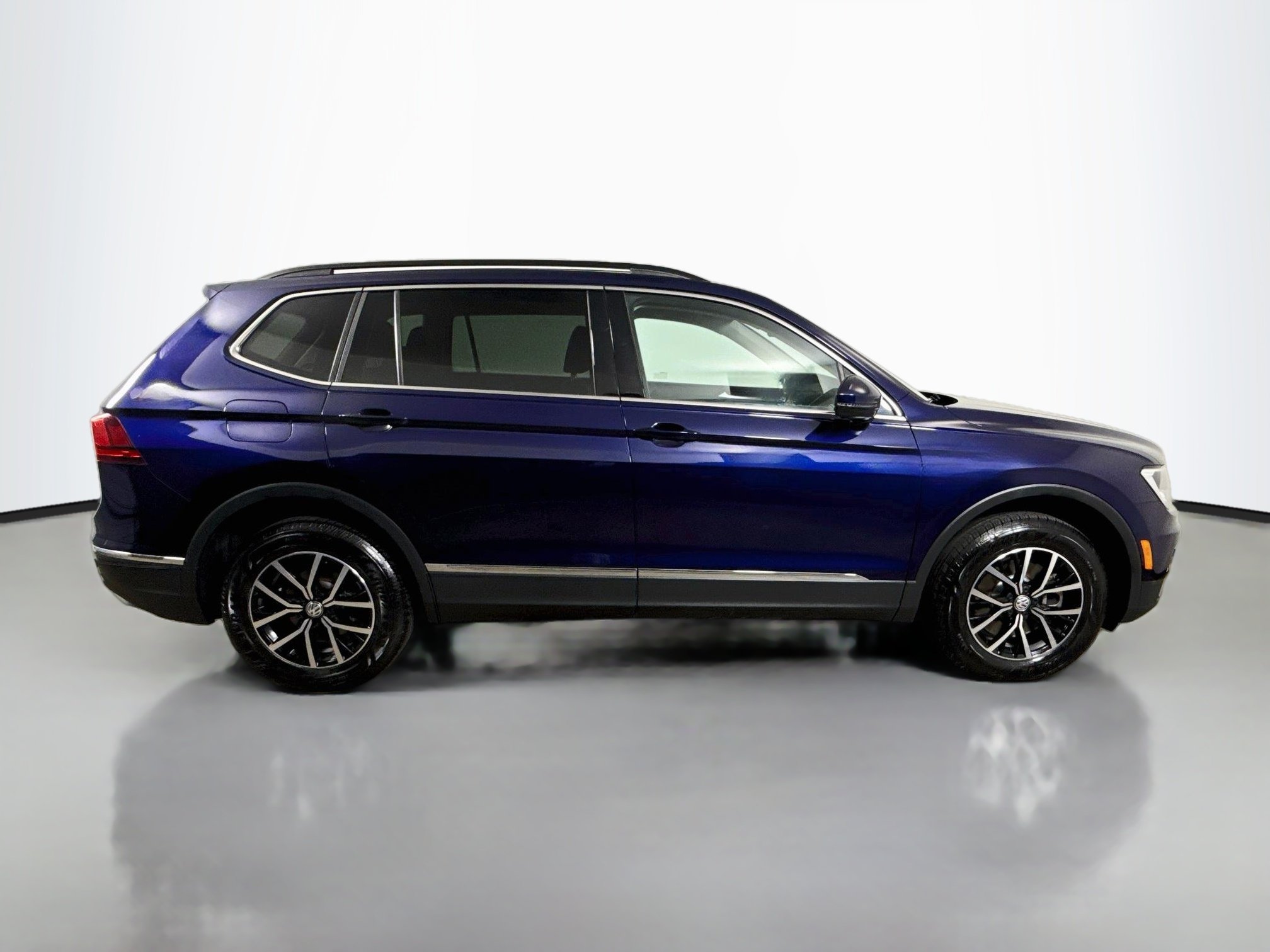 Used 2021 Atlantic Blue Metallic Volkswagen SE image 8