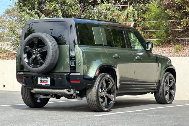 New 2026 Woolstone Green Land Rover X-Dynamic SE image 5