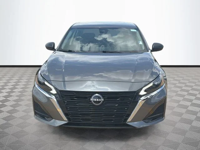 Used 2025 Gray Nissan 2.5 SV image 2