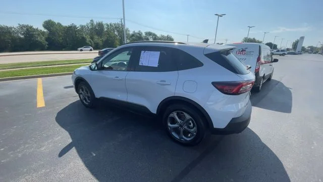 2025 Ford Escape ST-Line Select - Photo 8