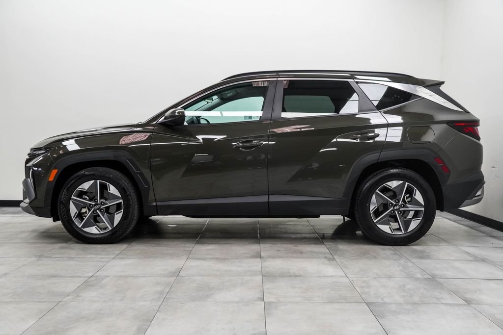 Used 2025 Green Hyundai SEL image 8