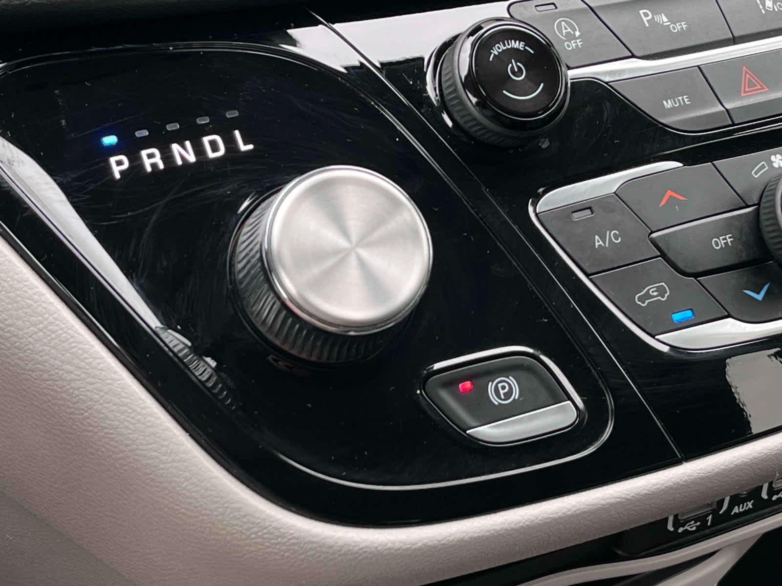 Used 2023 Blk/black Chrysler Touring L image 30