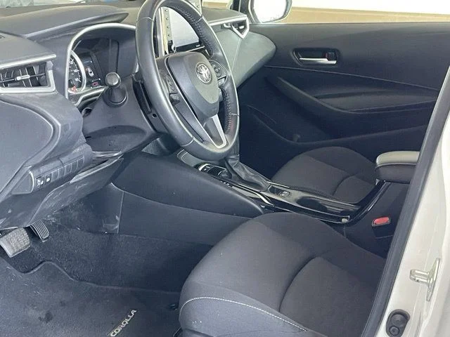 Used 2022 White Toyota SE image 15